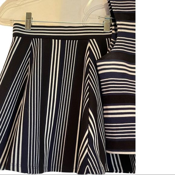 H&M 2 piece outfit. Shirt and skirt navy blue and white - Picture 6 of 16